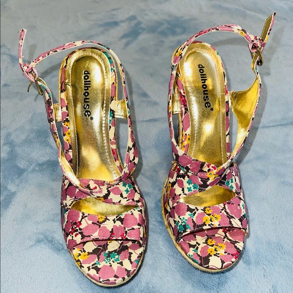 Dollhouse Wedge Heels - Picture 4 of 4